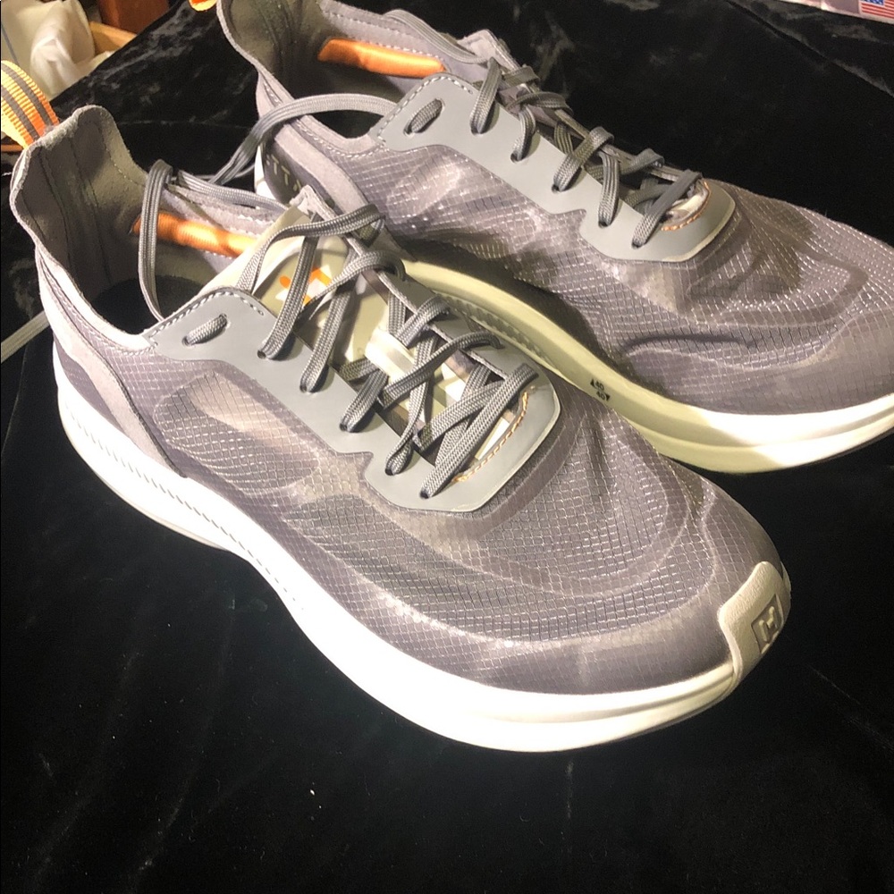 Hettas Womens Alma Cruise sneaker 10.5  like new